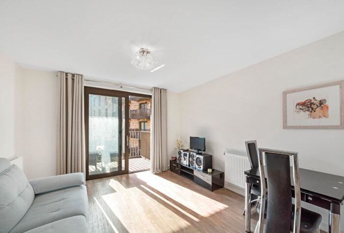 1 Bedroom Apartment To Rent In Kingfisher Heights, Waterside Park, Royal Wharf, E16