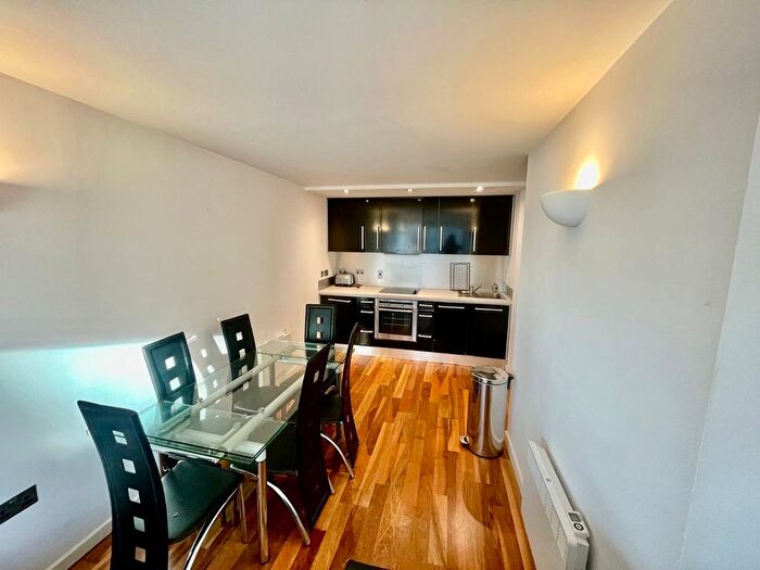 2 Bedroom Flat To Rent In Whitehall Waterfront, Leeds, LS1