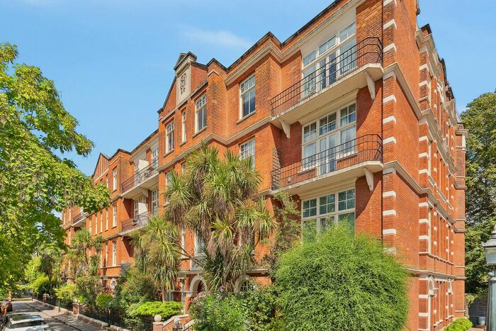 3 Bedroom Flat To Rent In Willoughby Road, Twickenham, TW1