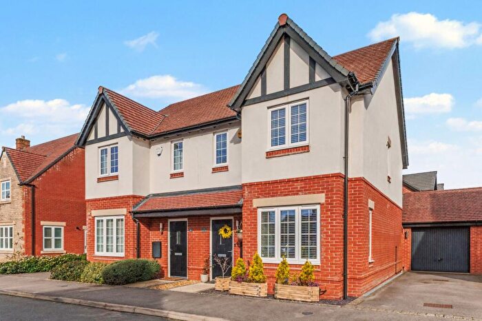 3 Bedroom Semi-Detached House For Sale In Hutton Road, Kineton, CV35