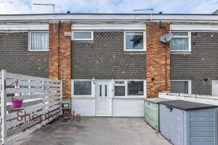 2 Bedroom Maisonette For Sale In High Road, Broxbourne, EN10