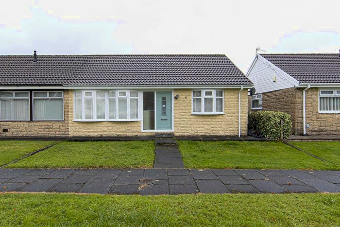 2 Bedroom Bungalow For Sale In Ael-Y-Bryn, Aberdare, CF44