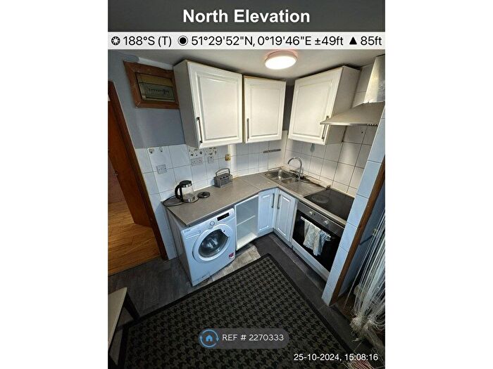 2 Bedroom Flat To Rent In Crammavill Street, Grays, RM16