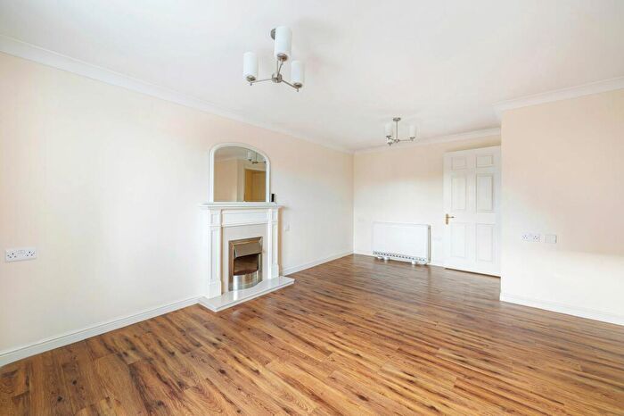 1 Bedroom Flat For Sale In Limpsfield Road, Warlingham, CR6