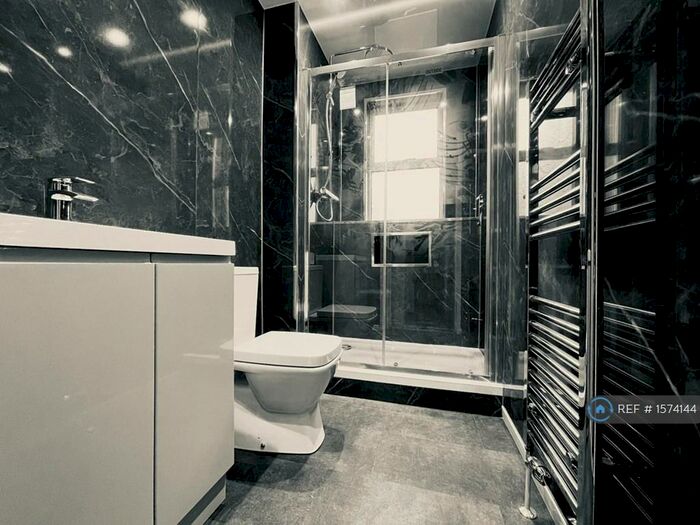 2 Bedroom Flat To Rent In Valleyfield Place, Stirling, FK7