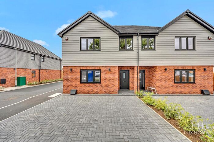 4 Bedroom Semi-Detached House For Sale In Oaklands Mews, Third Avenue, SS17