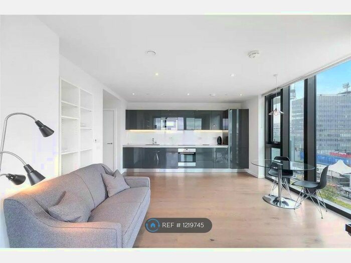 2 Bedroom Flat To Rent In One The Elephant, London, SE1