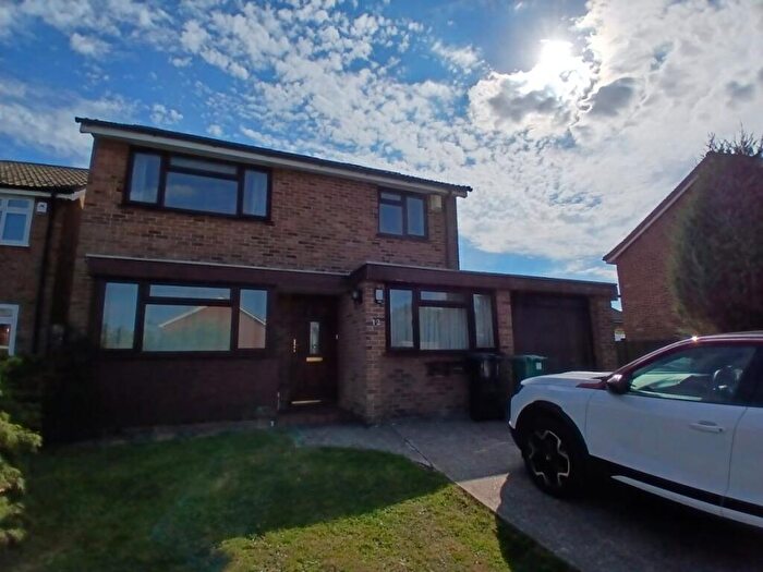 3 Bedroom Detached House To Rent In Montfort Rise, Redhill, RH1