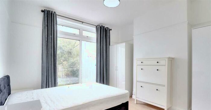 5 Bedroom Terraced House To Rent In Cavendish Avenue, New Malden, Surrey, KT3