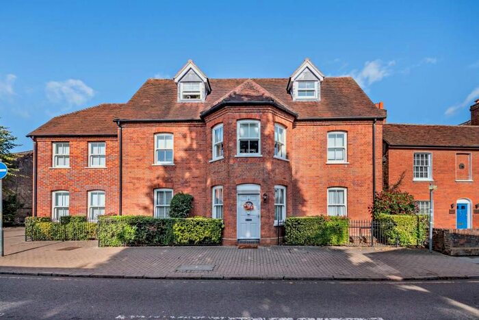 3 Bedroom Flat To Rent In High Street, Rickmansworth, WD3