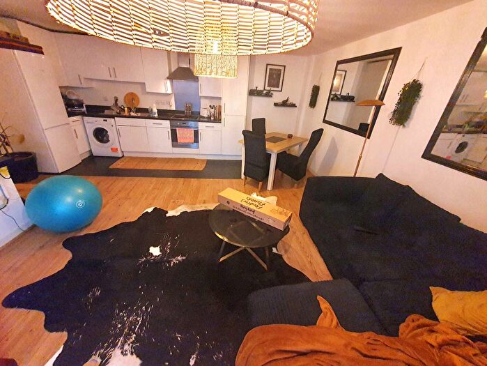 2 Bedroom Flat To Rent In Centre View Apartments, Whitgift Street, Croydon, CR0