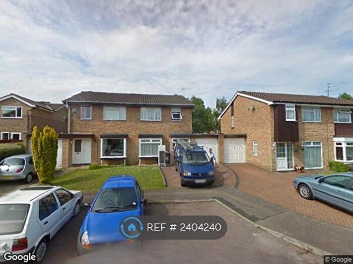 3 Bedroom Semi-Detached House To Rent In Crabtree Dell, Letchworth Garden City, SG6