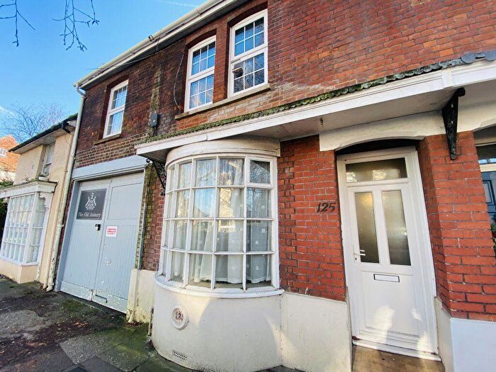 2 Bedroom Flat To Rent In St Pancras, Chichester, PO19