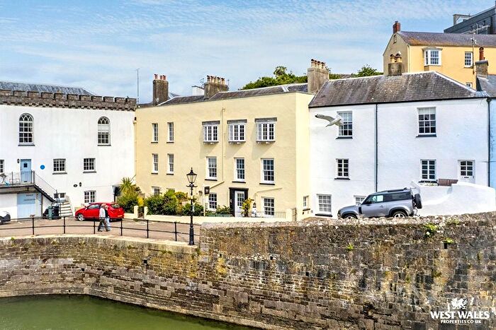 4 Bedroom End Of Terrace House For Sale In Pier Hill, Tenby, SA70