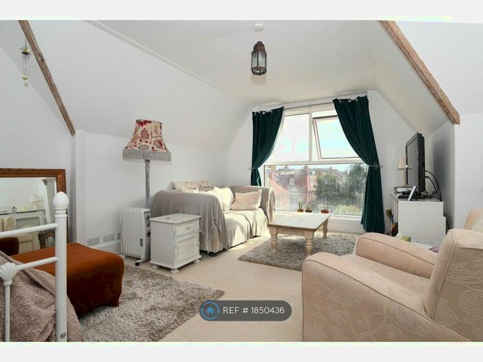 2 Bedroom Flat To Rent In New Church Road, Hove, BN3