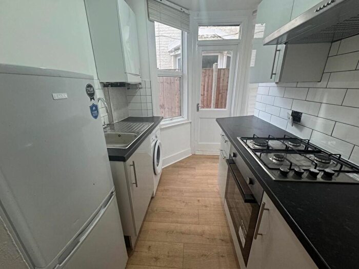 2 Bedroom Flat To Rent In Markhouse Road, E17