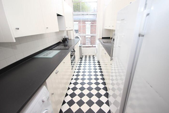 6 Bedroom Flat To Rent In Chatham Street, City Centre, L7