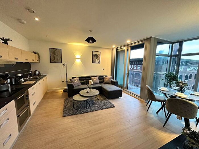 2 Bedroom Apartment To Rent In Great Northern Tower, Watson Street, Manchester, M3