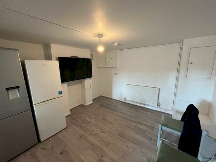 4 Bedroom House To Rent In Seymour Road, Chatham, ME5