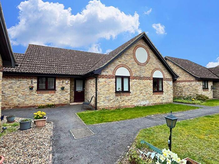 2 Bedroom Bungalow For Sale In The Maltings, Thatcham, RG19