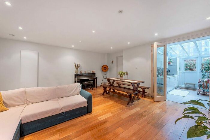 2 Bedroom Flat To Rent In Edith Road, West Kensington, London, W14