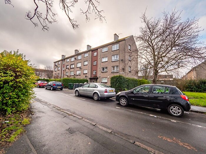 2 Bedroom Flat To Rent In Bailie Terrace, Edinburgh, Midlothian, EH15
