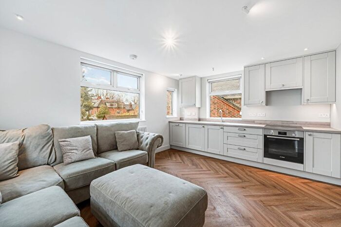 2 Bedroom Flat To Rent In Ellesmere Road, Turnham Green, W4