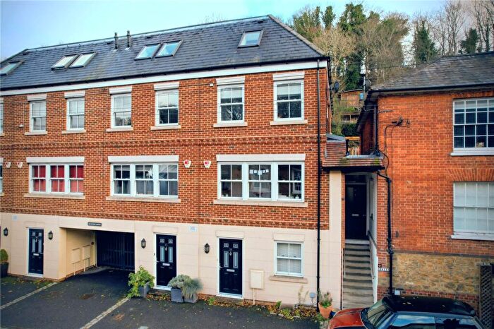 3 Bedroom End Of Terrace House For Sale In Brighton Road, Godalming, Surrey, GU7