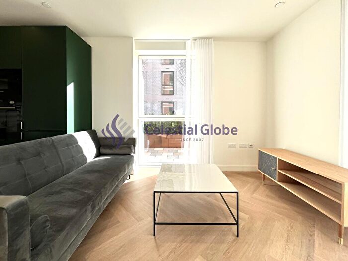 3 Bedroom Flat To Rent In Henshaw Parade, The Hyde, Colindale, Barnet, London, NW9