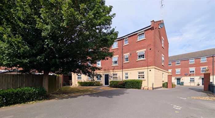 2 Bedroom Flat For Sale In Watermint Drive, Tuffley, Gloucester, GL4