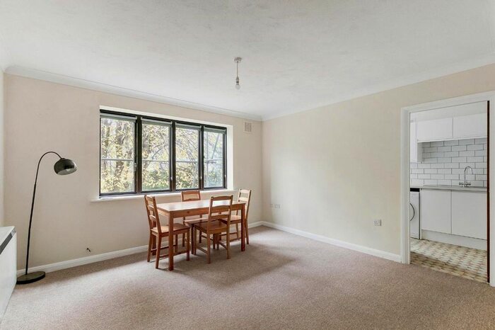 1 Bedroom Flat To Rent In College Manor, - Farquhar Road, London, SE19
