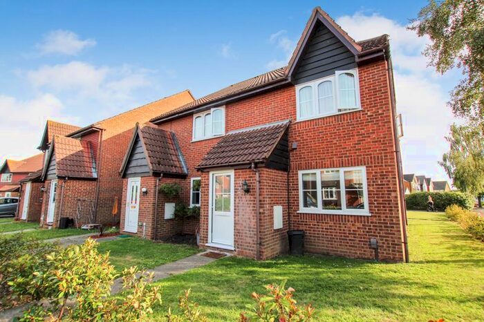 1 Bedroom Flat To Rent In Creasey Close, Hornchurch RM11