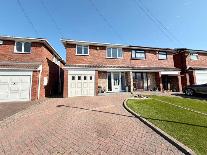 3 Bedroom Semi-Detached House For Sale In Andrews Close, Brierley Hill, DY5