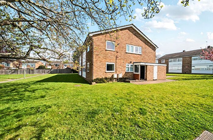 2 Bedroom Maisonette For Sale In Sparrow Drive, Orpington, BR5