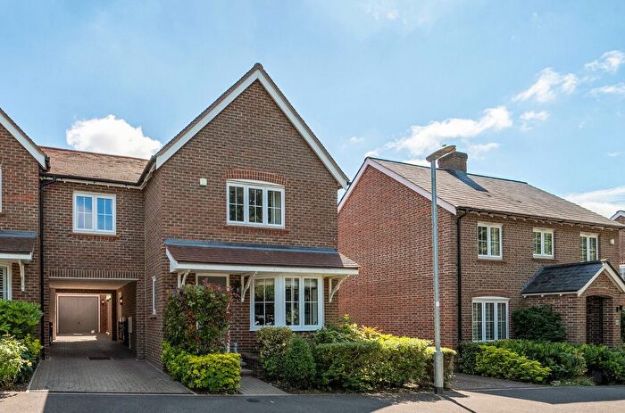 4 Bedroom Semi Detached House For Sale In Buchanan Way, Binfield, Bracknell, RG42