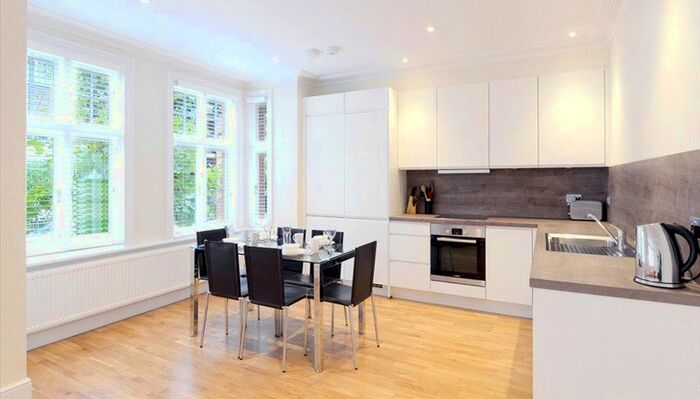 2 Bedroom Flat To Rent In Hamlet Gardens, Hammersmith, London, W6