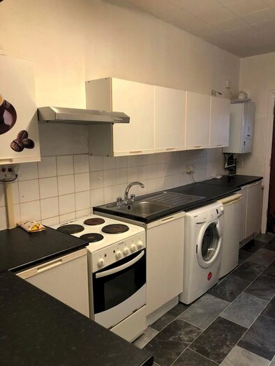 2 Bedroom Flat To Rent In Crown Lane, Morden, SM4