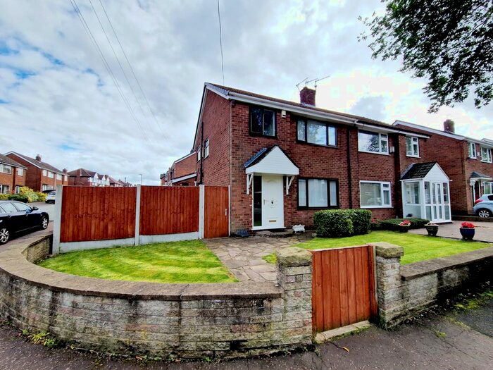 3 Bedroom Semi-Detached House To Rent In Peveril Close, Whitefield, Manchester, M45