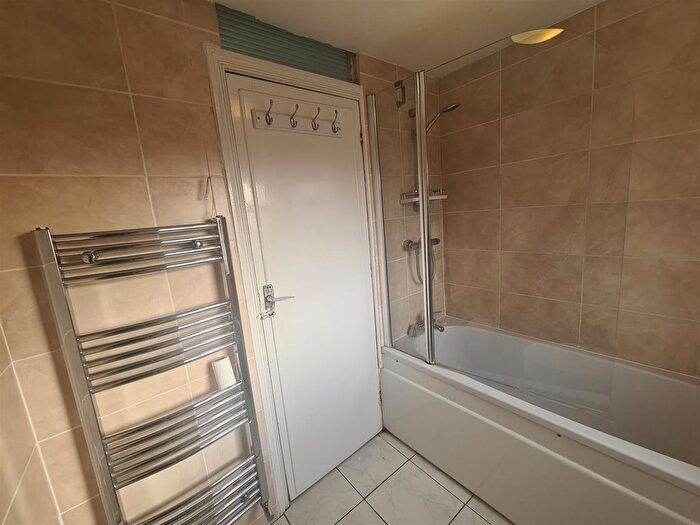 3 Bedroom Semi Detached House To Rent In Hugh Road, Smethwick, B67