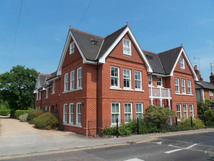 2 Bedroom Flat To Rent In Anchor Court, Poundfield Lane, Cookham, Maidenhead, SL6