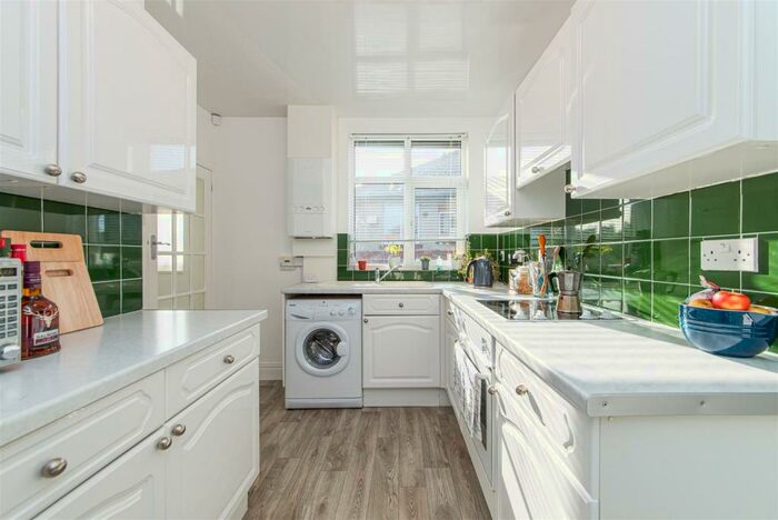 2 Bedroom Flat To Rent In Cornel Road, High Heaton, Newcastle Upon Tyne, NE7