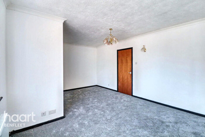 2 Bedroom Detached Bungalow For Sale In New Road, Canvey Island, SS8