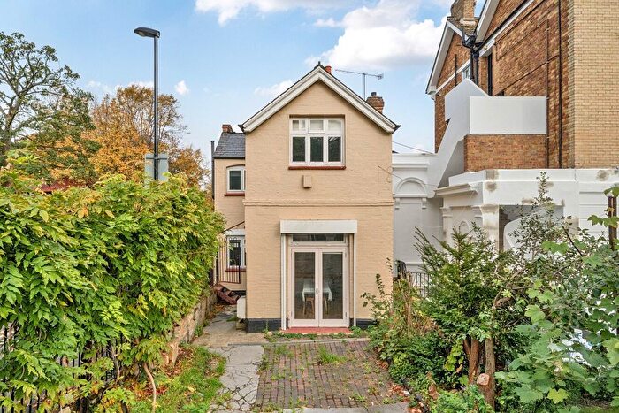 3 Bedroom Detached House For Sale In Westwood Hill, London, SE26