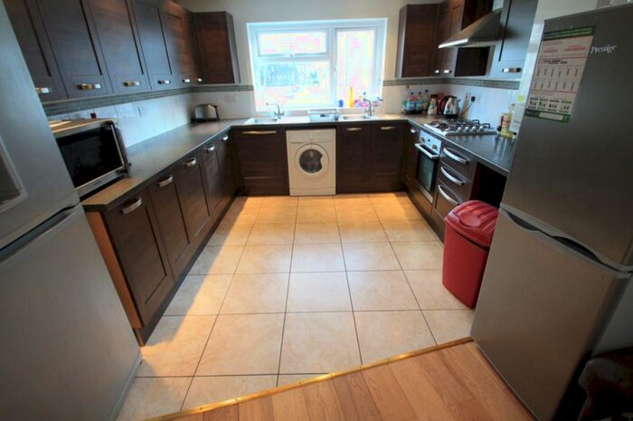 7 Bedroom Maisonette To Rent In Miskin Street, Cathays CF24