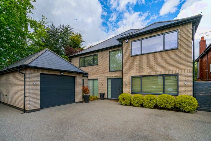 6 Bedroom Detached House To Rent In New House Park St. Albans, AL1