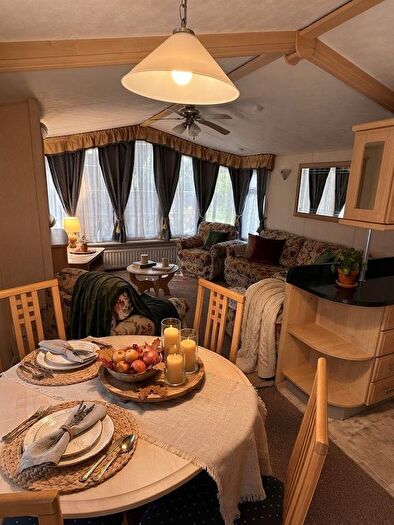 2 Bedroom Park Home For Sale In Llangyniew, Welshpool, SY21