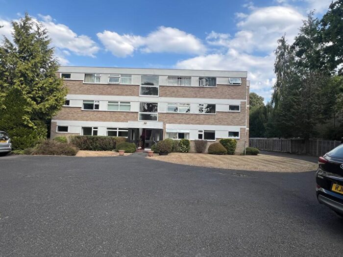 2 Bedroom Flat To Rent In Bridgewater Road, Weybridge, KT13