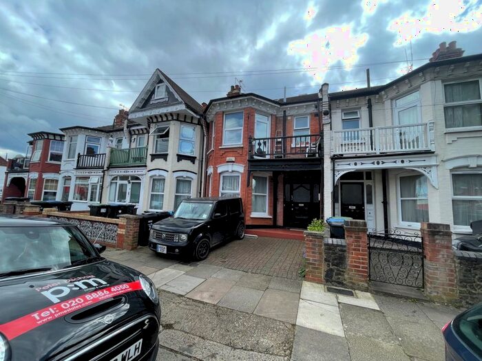 2 Bedroom Flat To Rent In Melbourne Avenue, London, N13