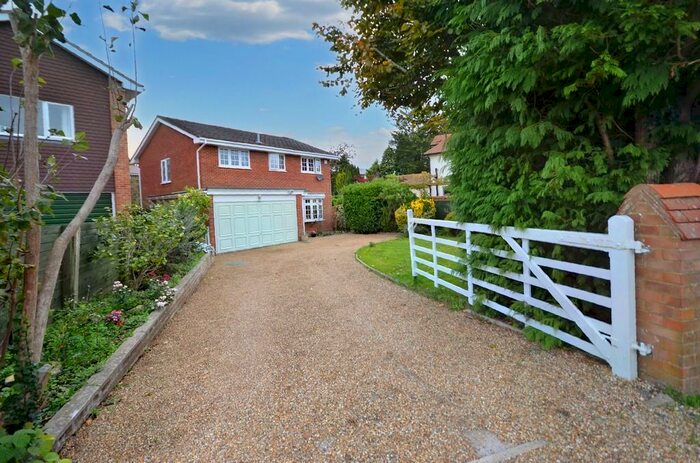 4 Bedroom Detached House To Rent In Oast House Crescent, Farnham, GU9