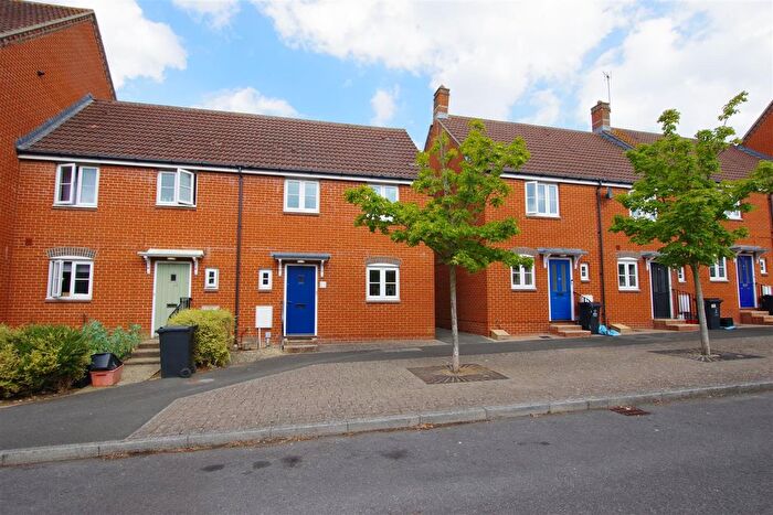 3 Bedroom End Terrace House For Sale In Millgrove Street, Redhouse, Swindon, SN25